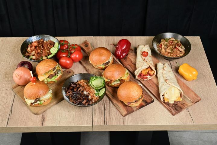 Profitez de la cuisine raffinée dans un cadre décontracté et rapide grâce à notre fast-food gourmet.